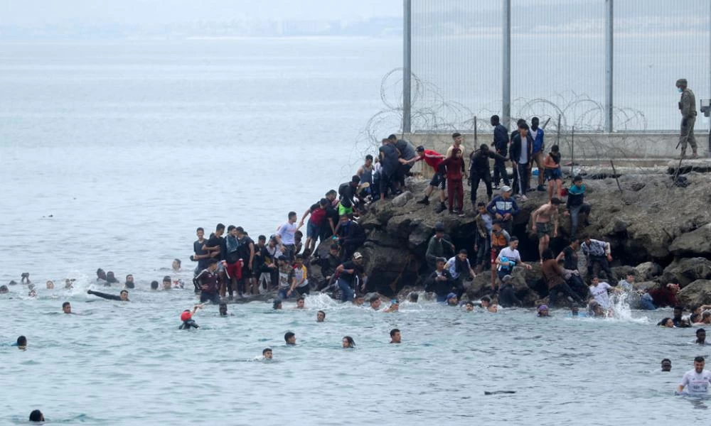 Τυνησία: Ναυάγιο με εκατοντάδες μετανάστες ανοιχτά της χώρας
